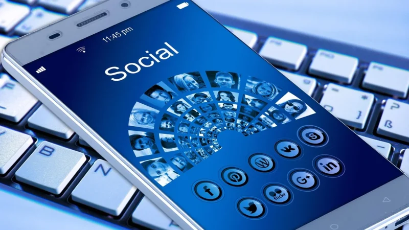 UX dla stron usługowych: jak zwiększyć konwersję kontaktów