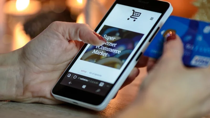 Jak mierzyć skuteczność kampanii Google Shopping: wyświetlenia, CTR, konwersje i ROAS
